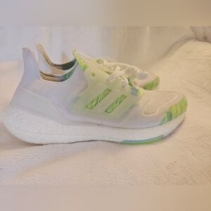 Adidas Ultraboost 22 running shoes White Bliss blue yellow  Women's Size 9.5